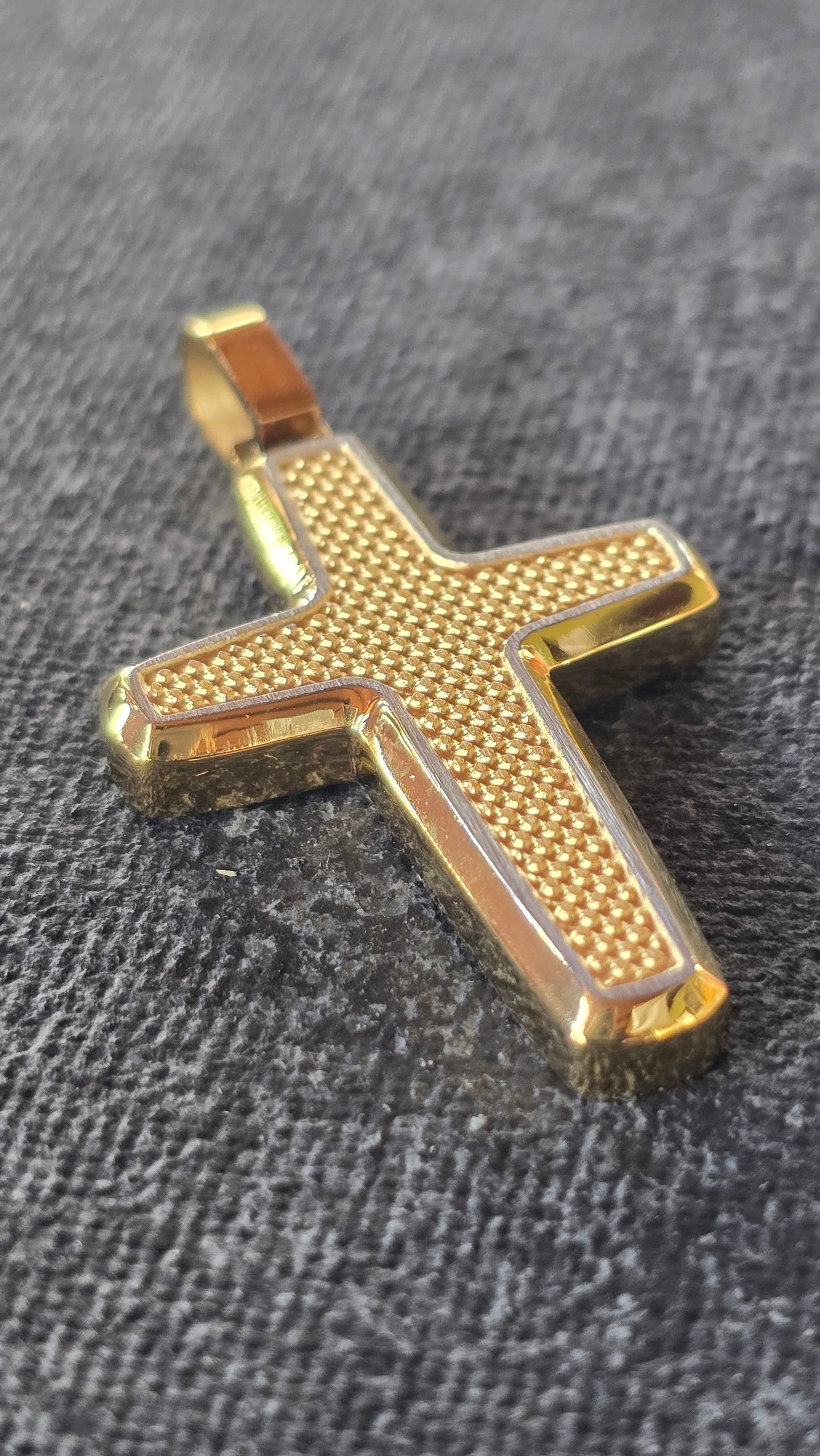 DIJE CRUZ TALLADA ORO18KLAMINADO
